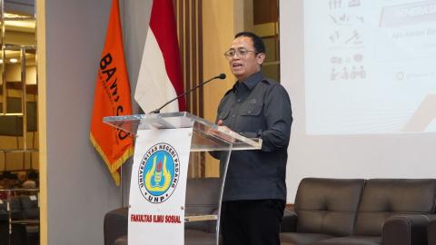 Anggota Bawaslu Puadi saat membuka kegiatan Bawaslu Campus Connect di Universitas Negeri Padang (UNP), Padang, Sumatera Barat, Selasa (13/10).