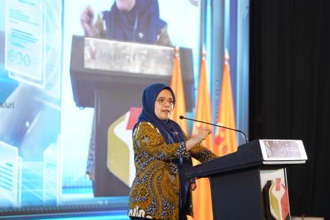 Anggota Bawaslu Lolly Suhenty saat membuka kegiatan Penyusunan Pemetaan Kerawanan Isu Strategis Pemutakhiran Data Pemilih Berkelanjutan (PDPB) di Jakarta, Selasa (13/10/2026)