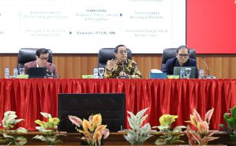 Anggota Bawaslu Puadi saat menjadi narasumber dalam kegiatan Aspirasi Masyarakat bertema Penguatan Demokrasi Konstitusional dan Partisipasi Masyarakat dalam Kehidupan Berbangsa dan Bernegara di Universitas Borobudur, Senin (19/10/2026).