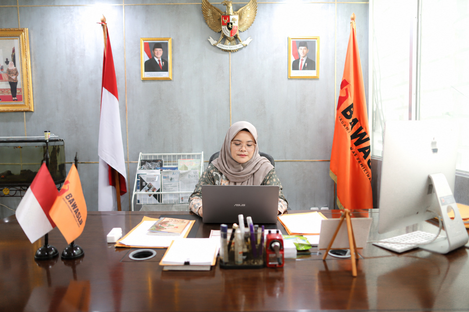 Anggota Bawaslu Lolly Suhenty saat membuka acara daring Cangkrukan Demokrasi bertajuk Reorientasi Kehumasan: Dari Publikasi Kelembagaan Menuju Komunikasi Berdampak, Kamis (8/10/2026).