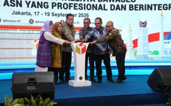 Anggota Bawaslu Herwyn JH Malonda saat memberikan arahan pada kegiatan Kick-off Manajemen Talenta Bawaslu, Jumat (18/9/2026).