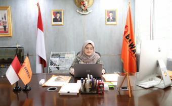 Anggota Bawaslu Lolly Suhenty saat membuka acara daring Cangkrukan Demokrasi bertajuk Reorientasi Kehumasan: Dari Publikasi Kelembagaan Menuju Komunikasi Berdampak, Kamis (8/10/2026).