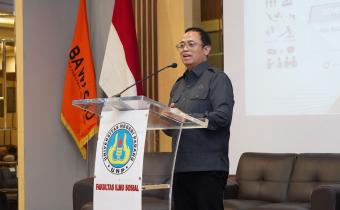 Anggota Bawaslu Puadi saat membuka kegiatan Bawaslu Campus Connect di Universitas Negeri Padang (UNP), Padang, Sumatera Barat, Selasa (13/10).